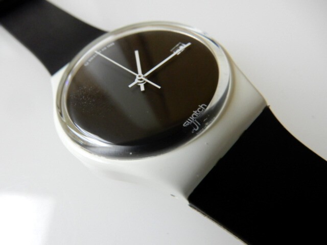 BIG ECLIPSE! 1987 B/W Collectible Swatch with DATE, ORIGINAL CASE! NOS-RARE!