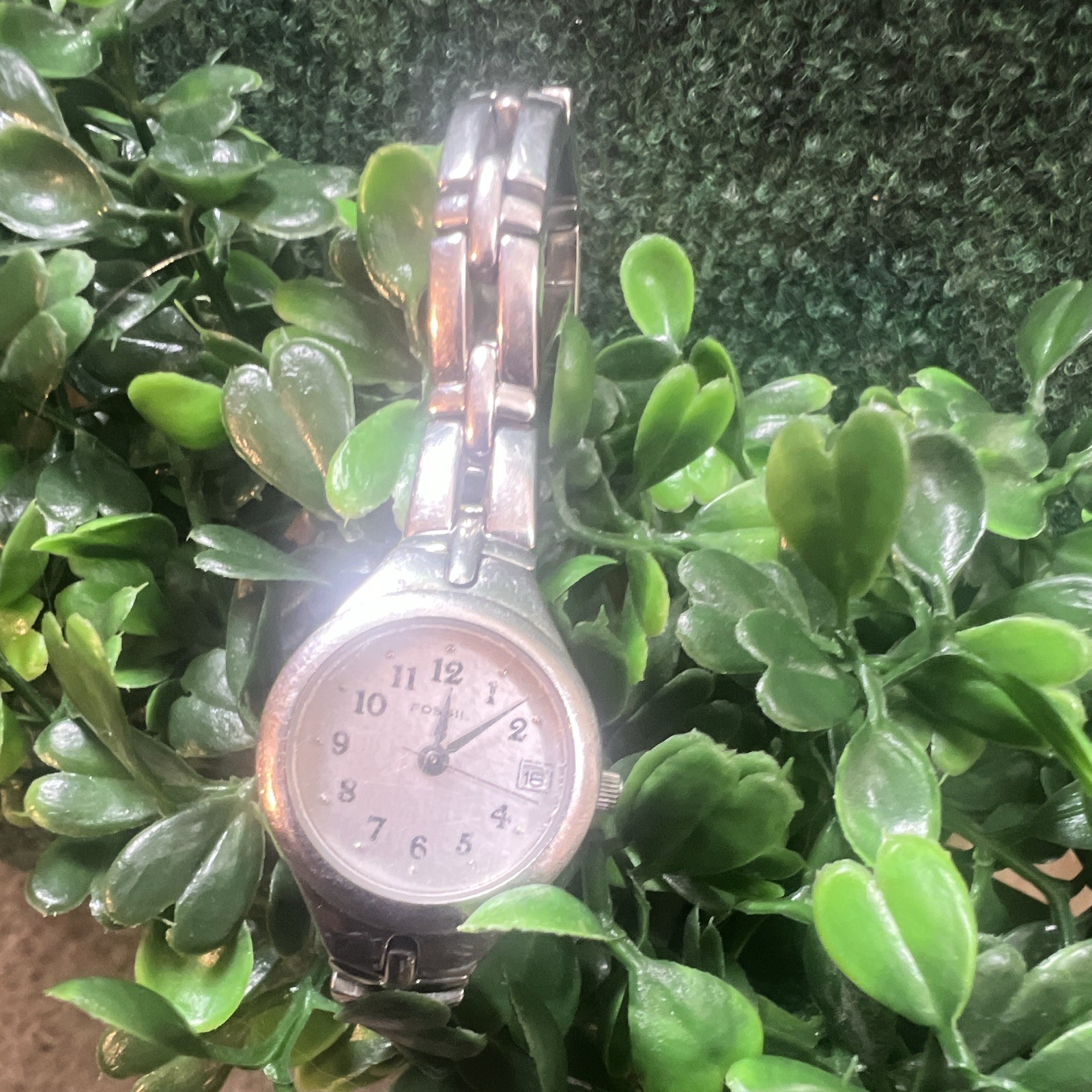 Fossil Women’s Quartz Analog Date Watch Silver Dial Steel Bracelet 30m