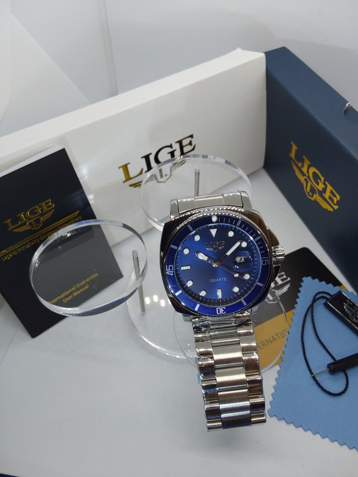 Men’s Diver Style distinctive Blue Dial Men’s Watch 89155