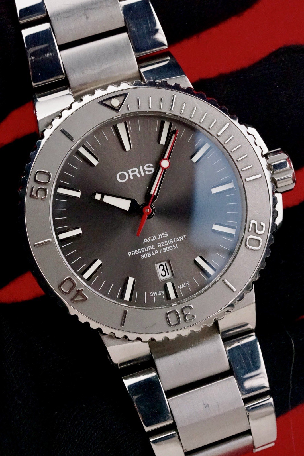 ORIS Aquis Date Relief 43mm 01 733 7730 4158 Slate Dial W/ Box