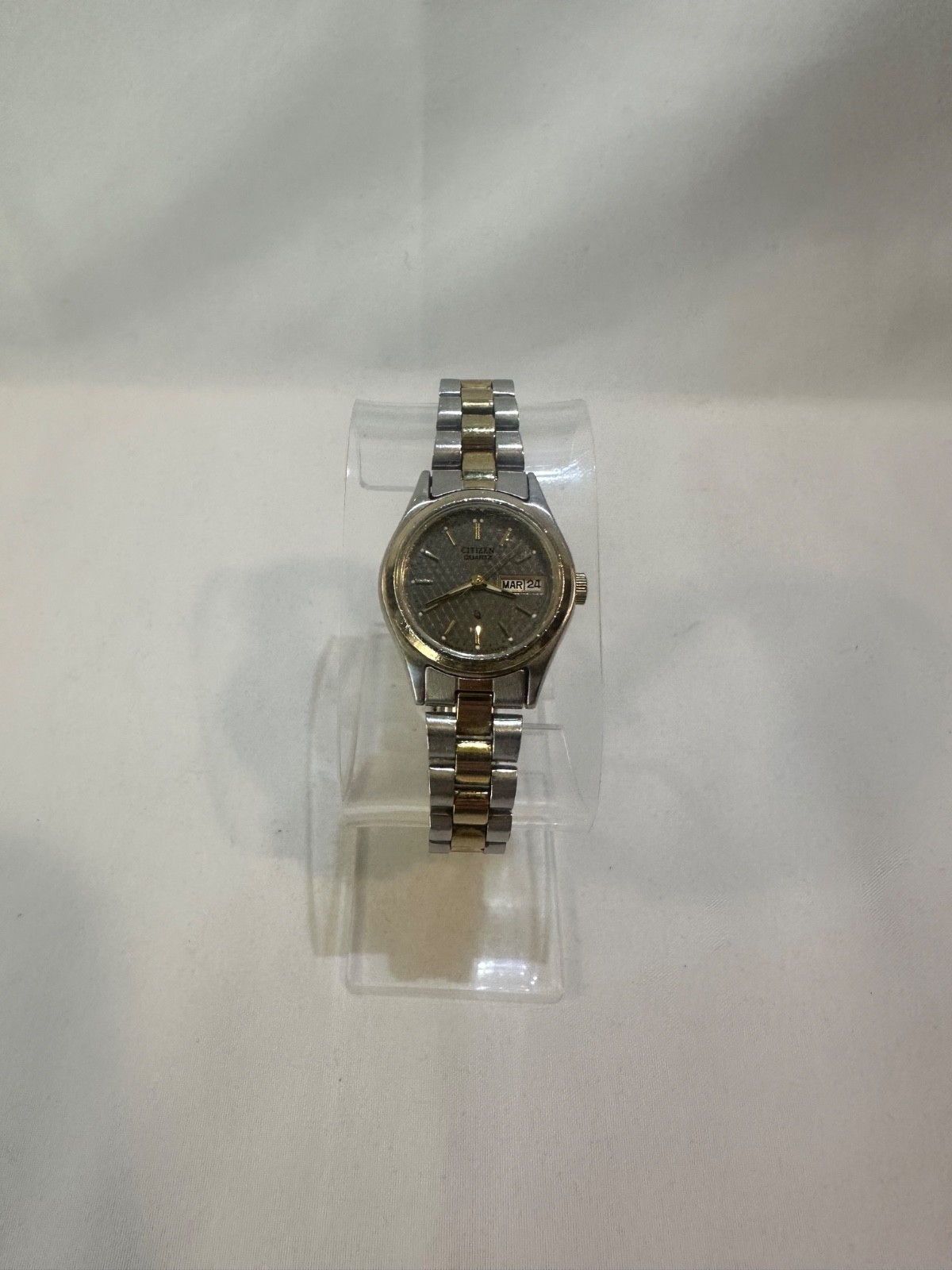 Citizen 6000-S13718 SMT Ladies Quartz Watch Grey and Gold Tone Day/Date
