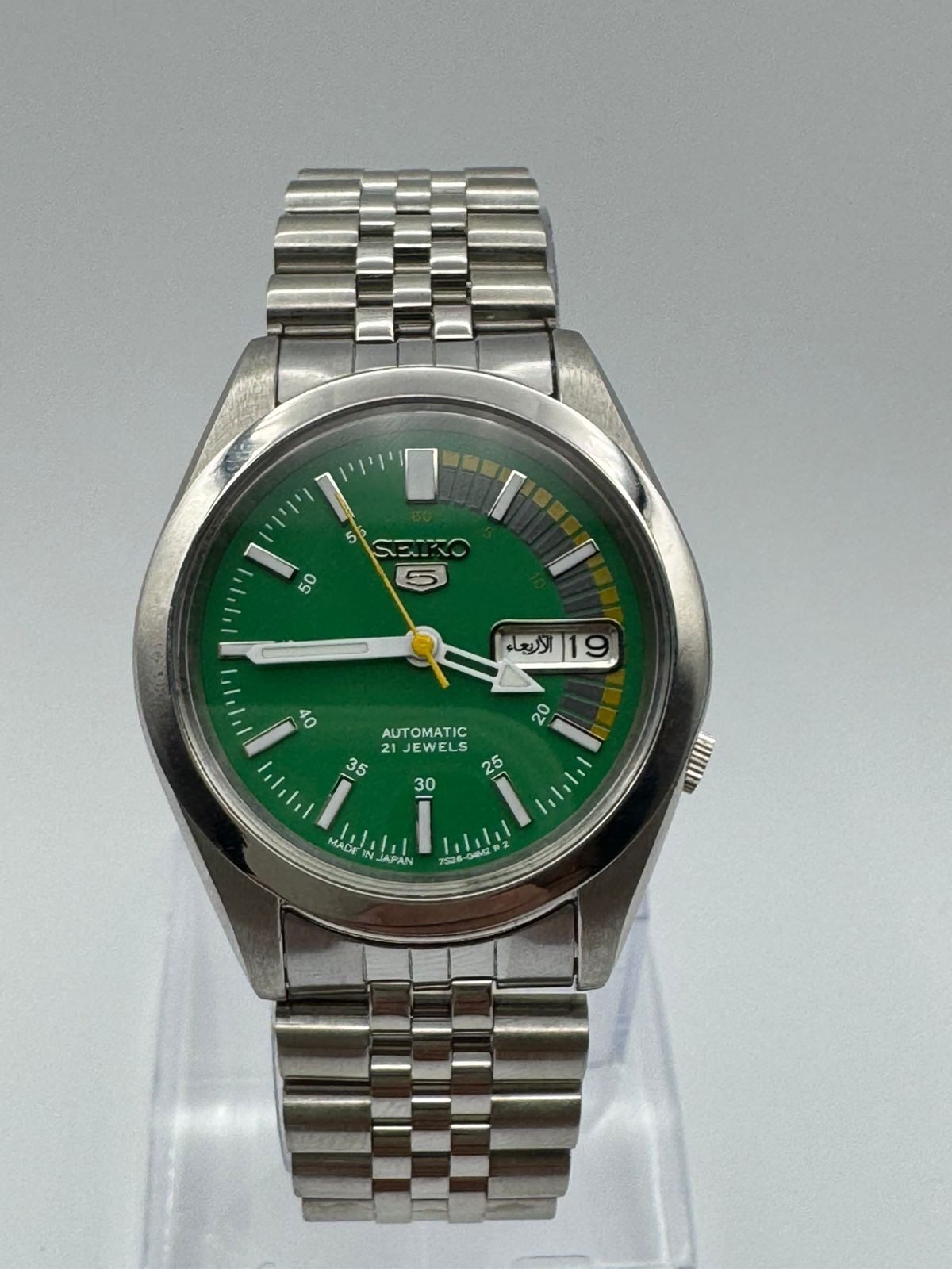 Vintage Seiko 5 Automatic Green Racer Dial Wrist Watch For Mens Japan 7S26