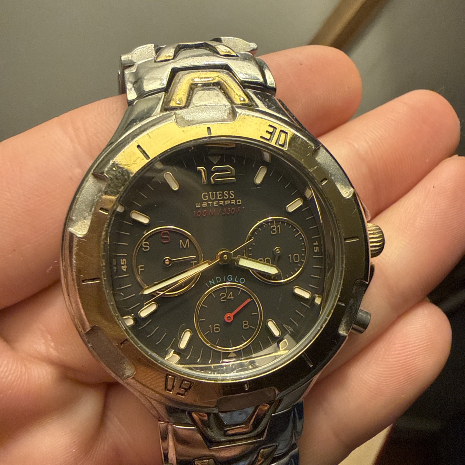 Guess WaterPro Mens Watch 100M/330ft Indiglo Needs Battery & Link Repair