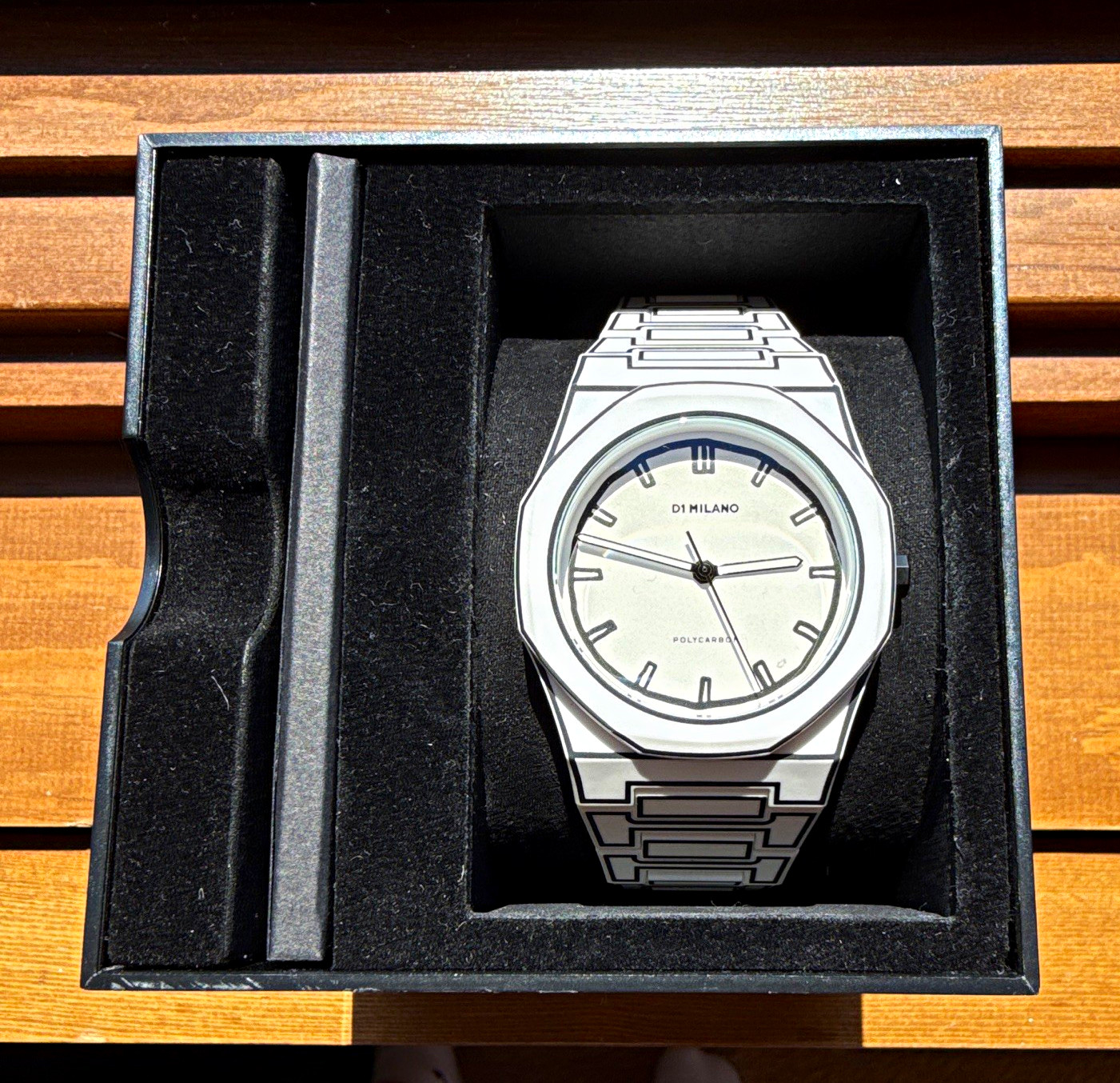 D1 Milano Sketch White Quartz 40mm Polycarbonate Watch w/ Box PCBJ34