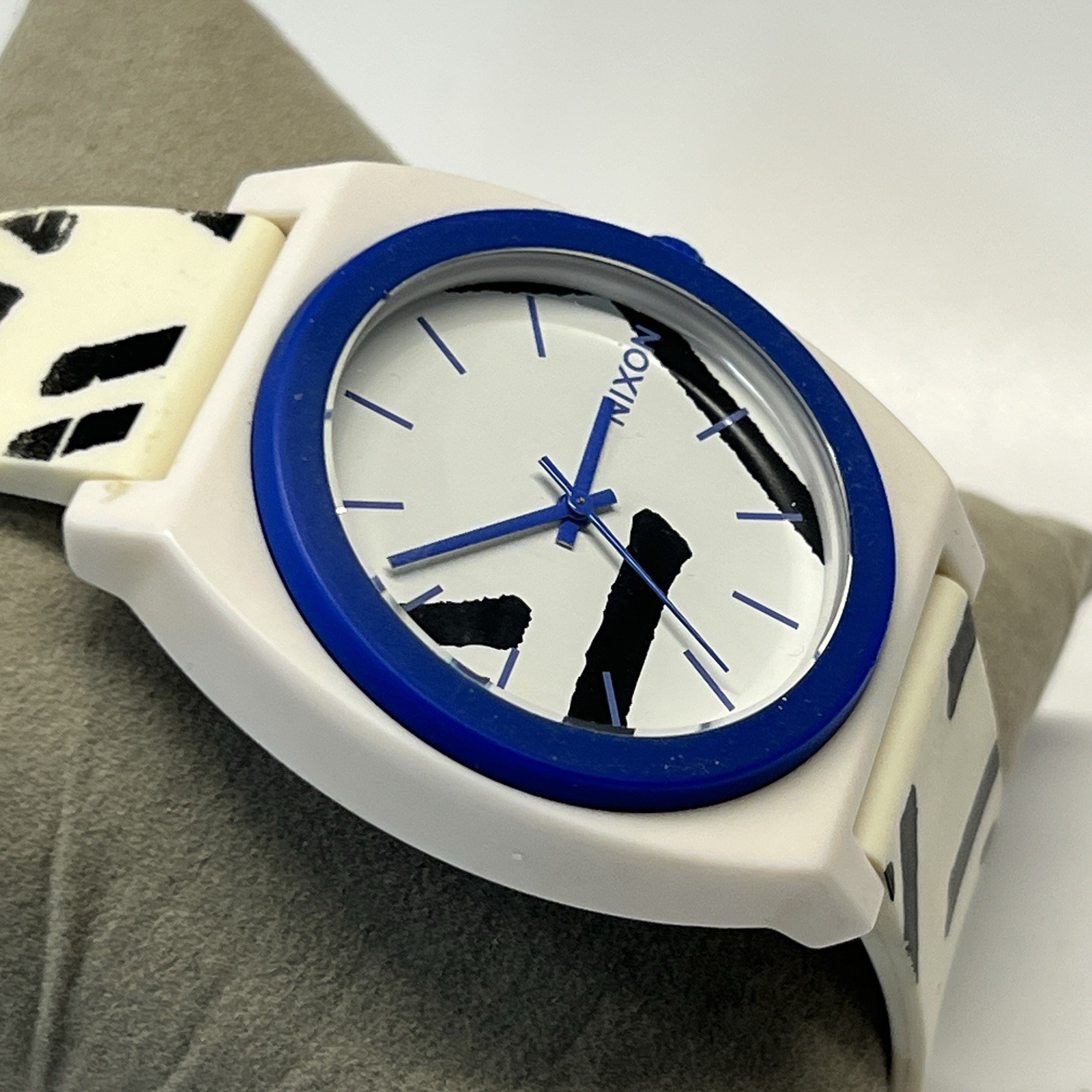 Nixon Minimal Time Teller Blue/white Polycarbonate Silicone Band Watch 40 mm
