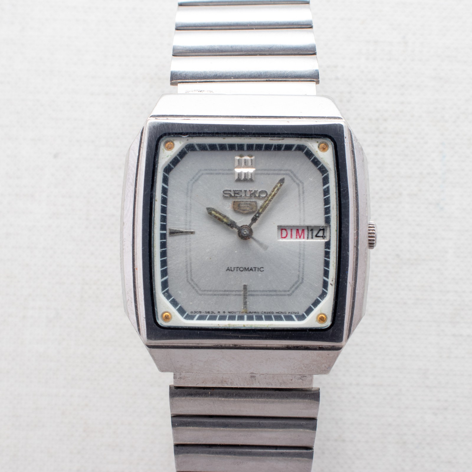 Vintage Seiko 5 Auto 6309-7320 Sunburst Silver Dial TV Case Day/Date Watch MINT