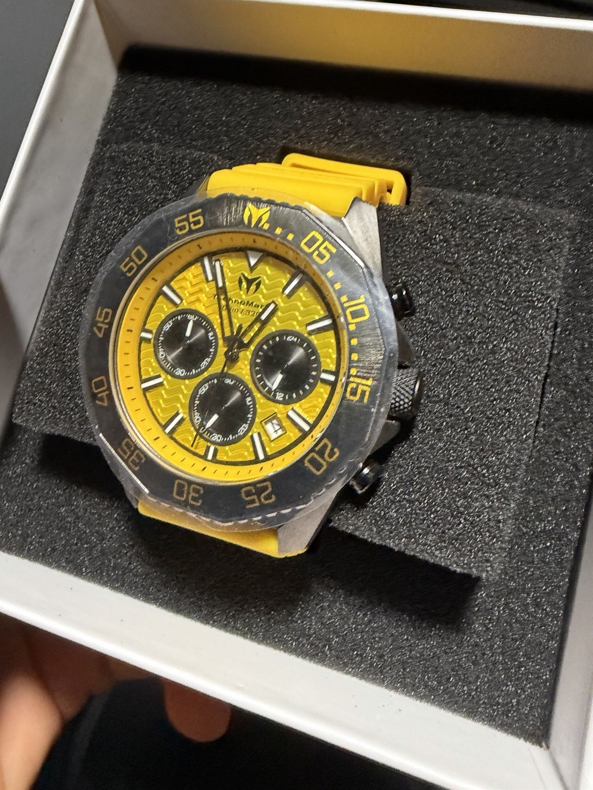 TechnoMarine Men’s Quartz Chronograph Date Yellow Dial Rubber Strap 45mm Box