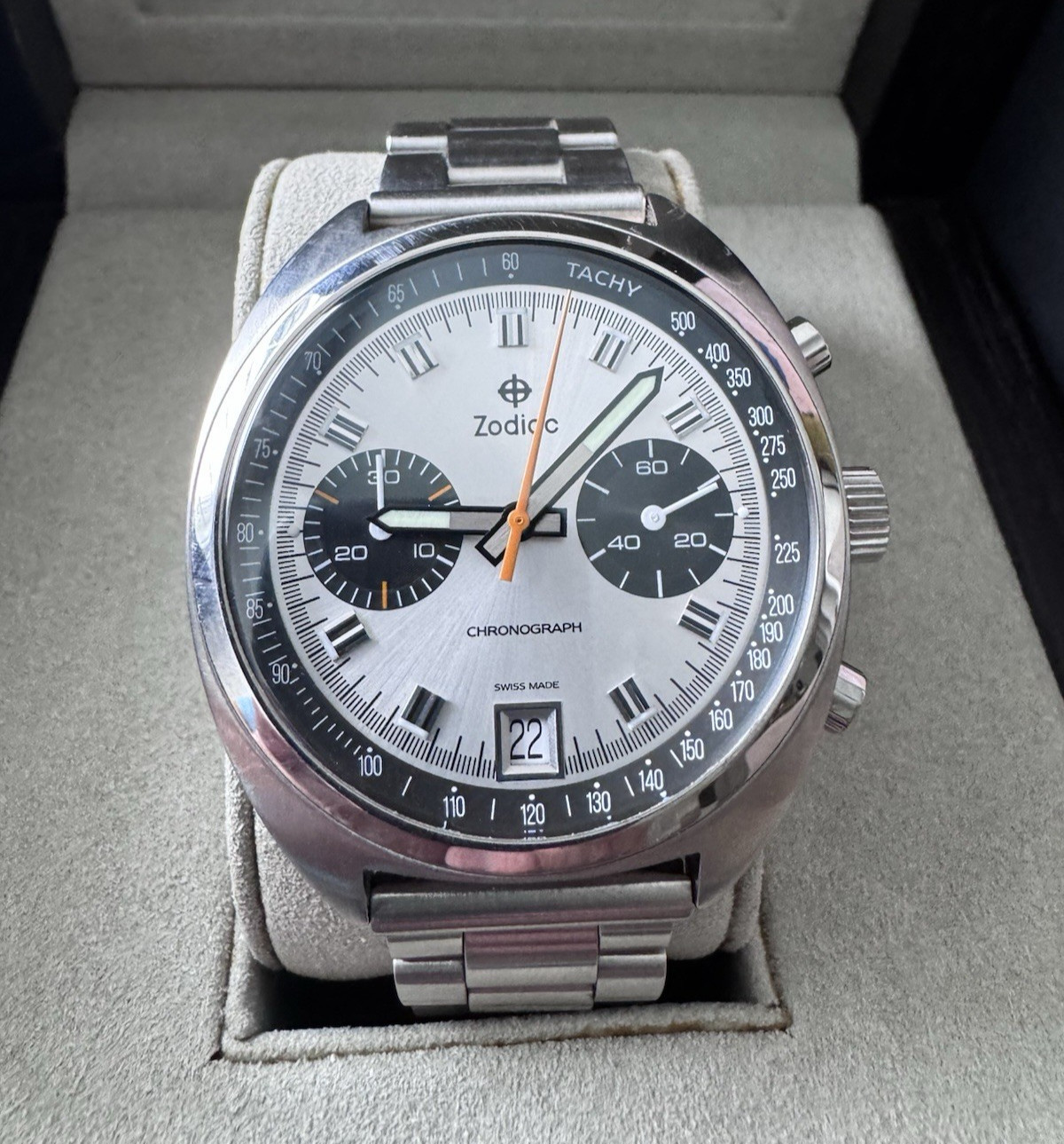ZODIAC Grandrally ZO9600 Heritage Chronograph Panda Dial Swiss Quartz MINT