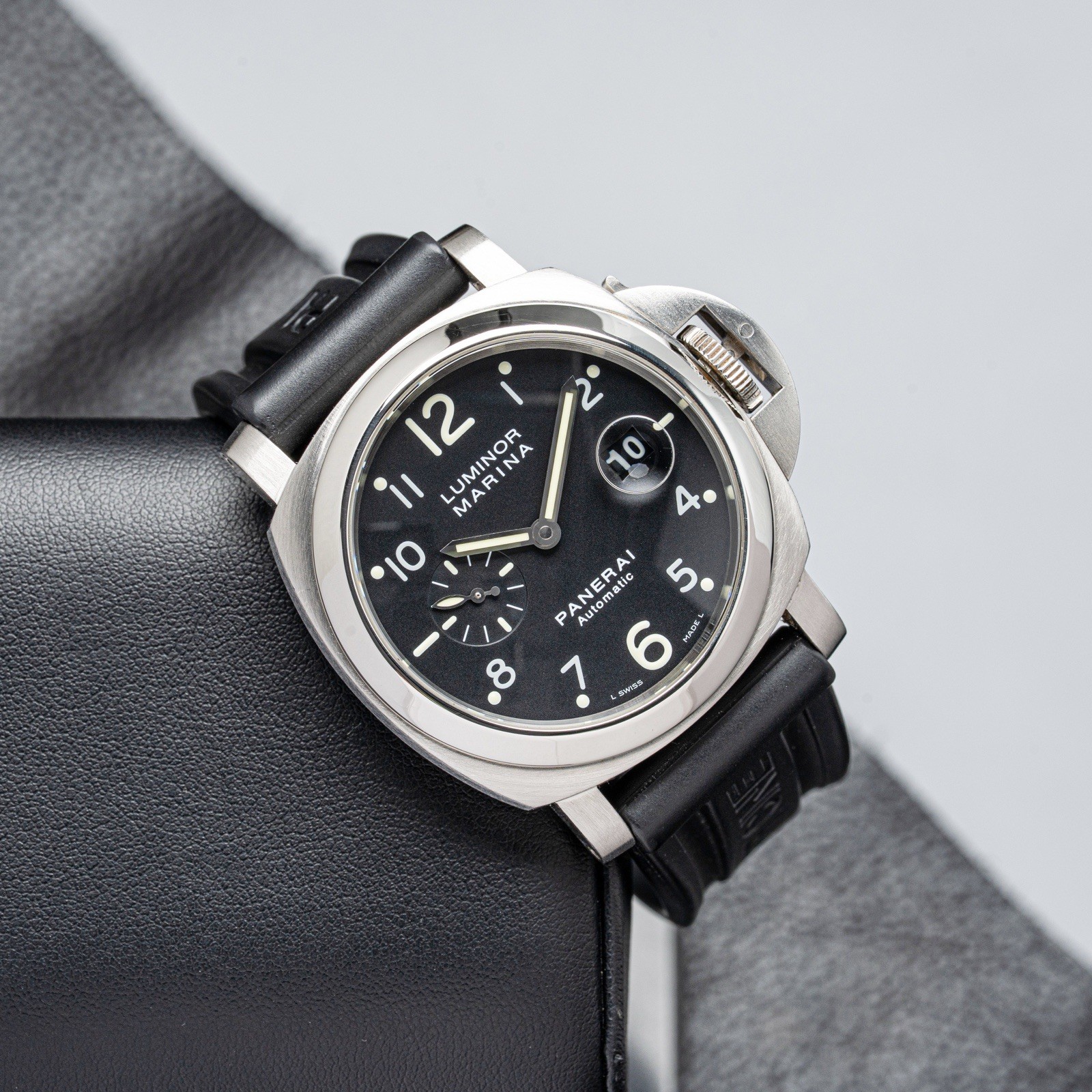 Panerai Luminor Marina Men’s Black Watch with Rubber Strap – PAM00164