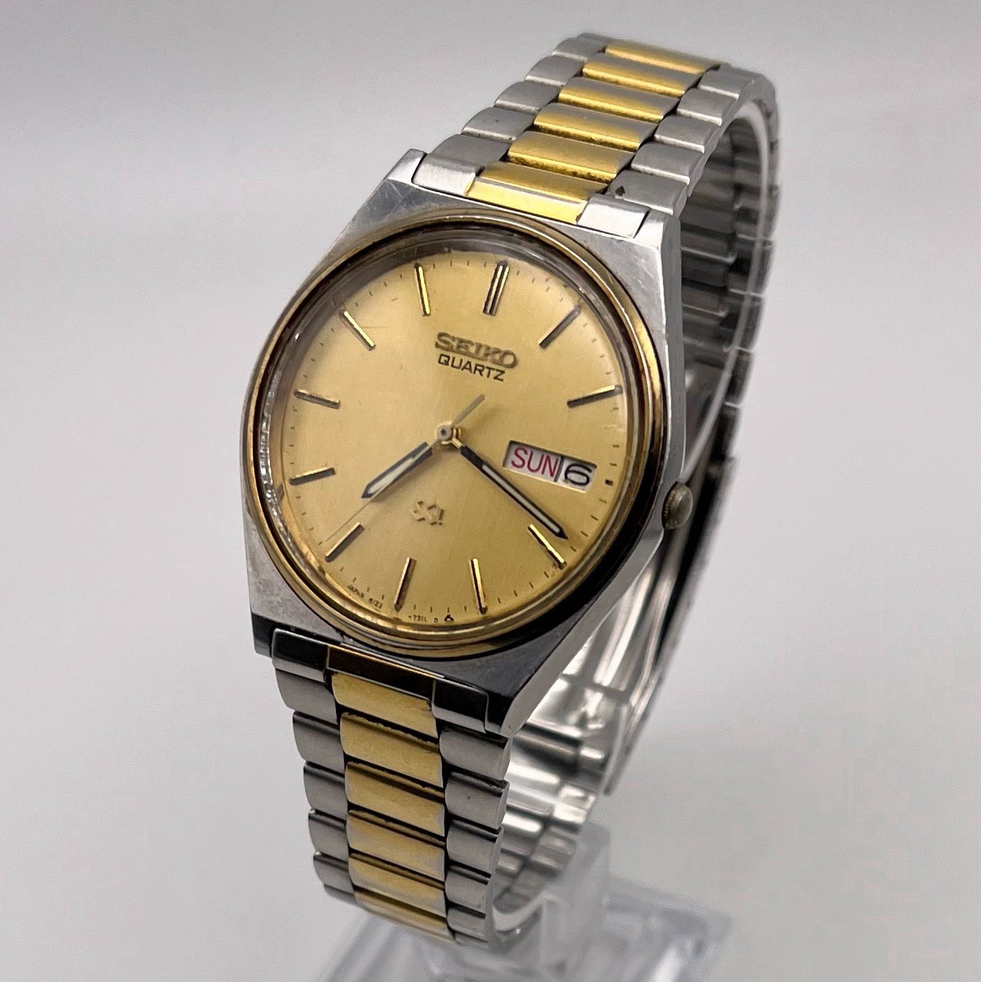 Seiko SQ Quartz 8123-7239 Two Tone Linen Gold Dial Day Date 34mm VTG Parts/R