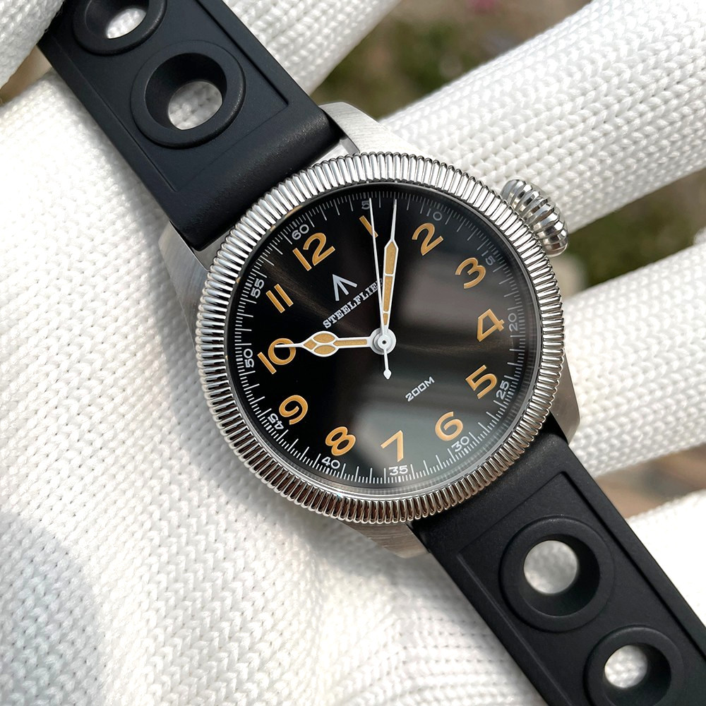 39MM STEELFLIER Quartz Pilot Watch Men’s Sapphire 200M Waterproof Silicone NEW