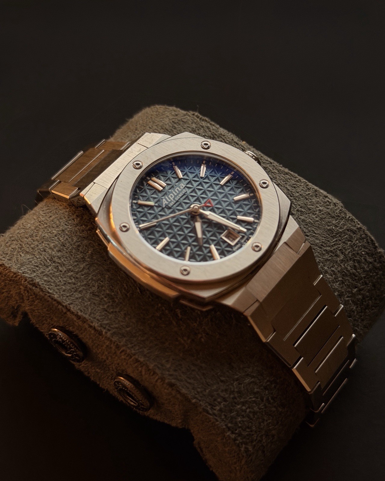 Alpina Alpiner Extreme Quartz 35mm Blue Dial Ref AL-220TB2AE6B