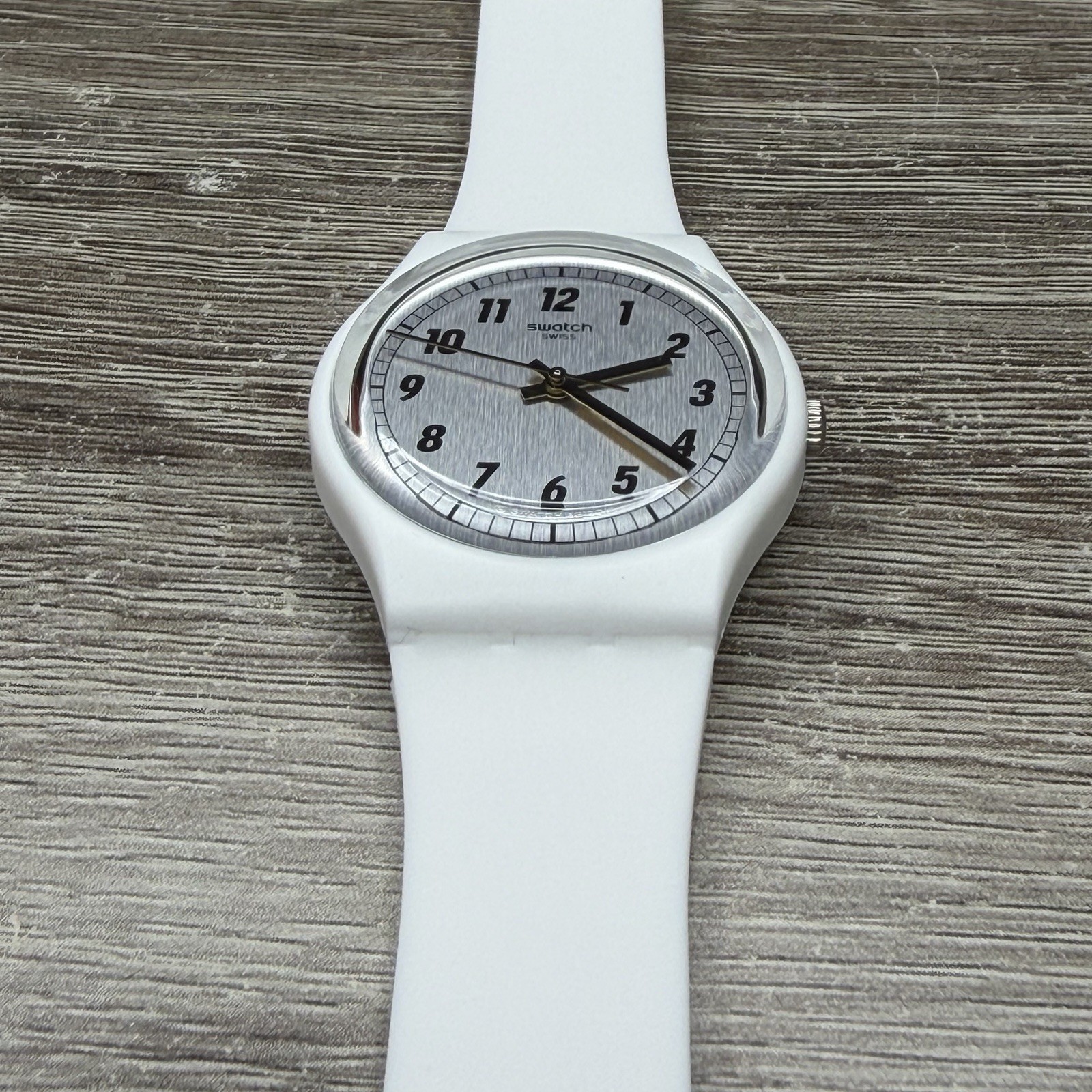 NEW✅ Swatch SOMETHING WHITE White Silver Number Dial Women’s 34mm Watch GW194