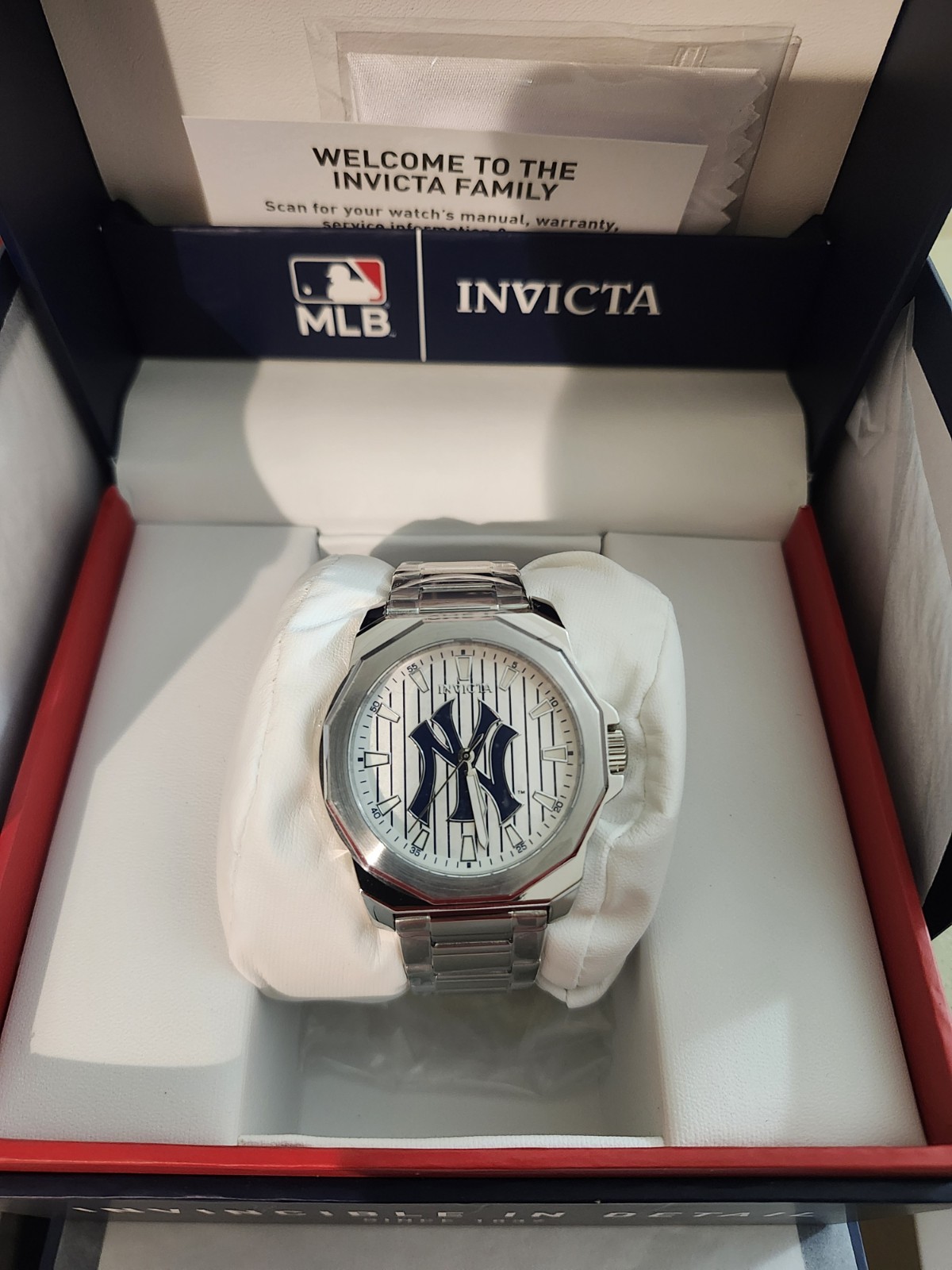 Invicta MLB New York Yankees Quartz Analog Watch SS Silver Bracelet Box Manual