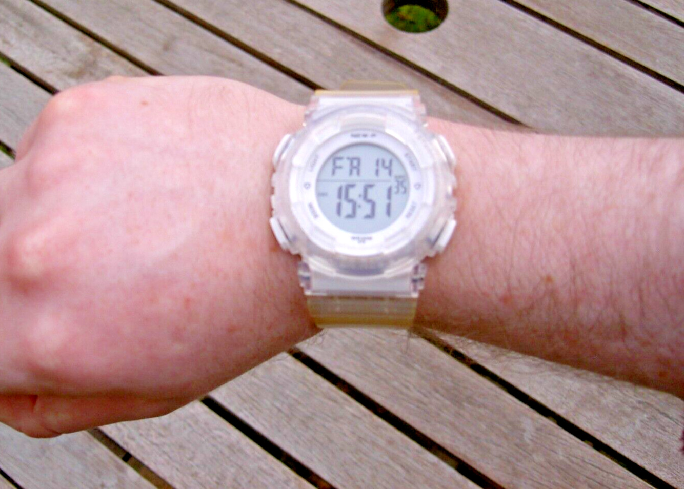 WHITE CLEAR CHUNKY DIGITALWATCH NEW-P ROBUST SPORT SWIMMING WATERPROOF SMALL