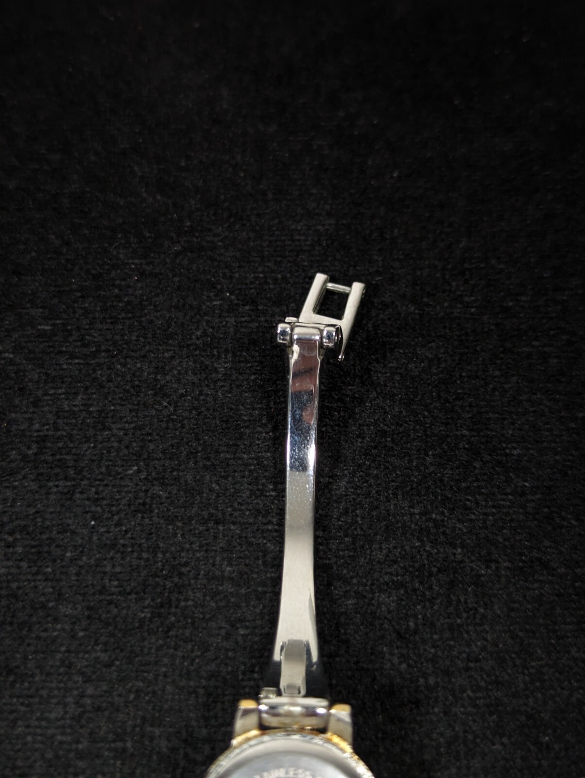 Decade Womans White Dial Round Silver Tone Case Bracelet Band Watch 6.75 In