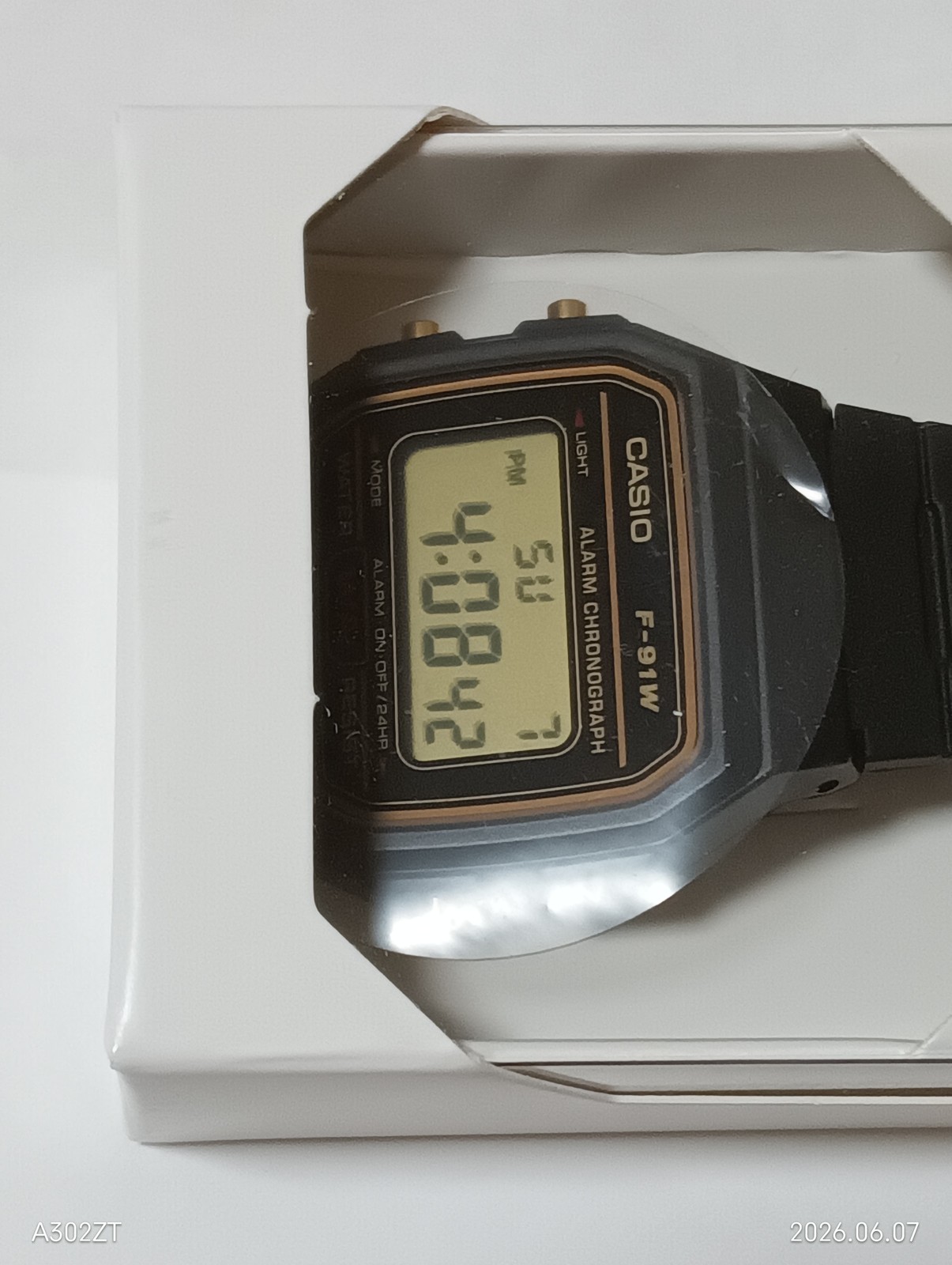 Casio Collection Web-Exclusive Model F-91WG-9QJH Men’s Black x Gold