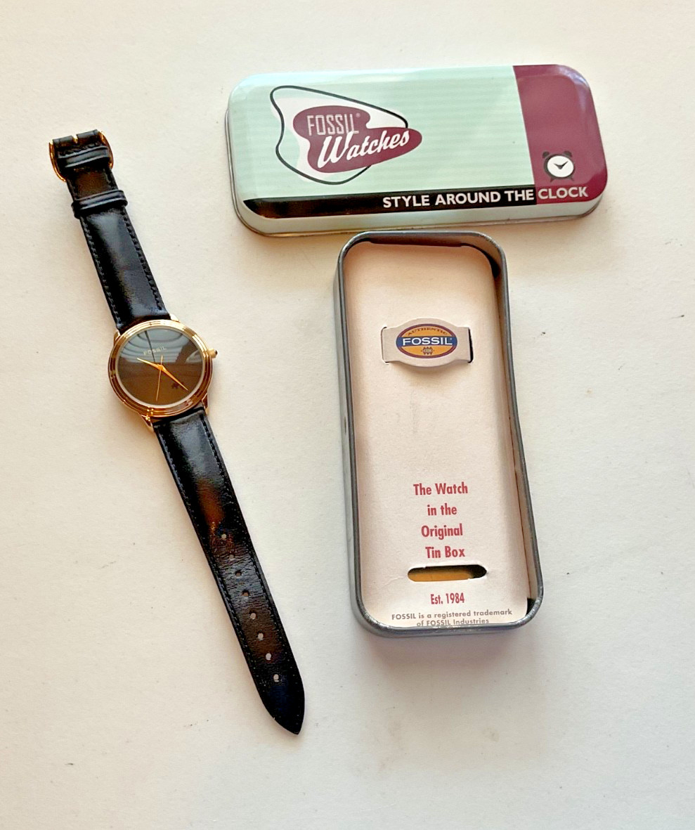 VTG NOS Fossil Watch ES-8627 Gold Tone Geometric Dial Unworn New in Tin 1990’s