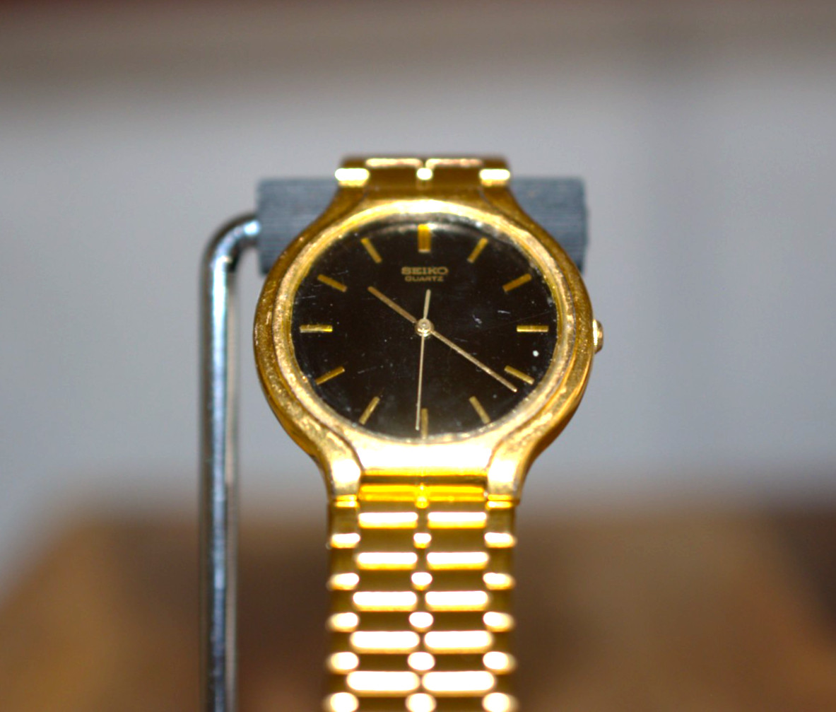 Seiko 34 mm Quartz Gold Tone Bracelet Black Dial Analog