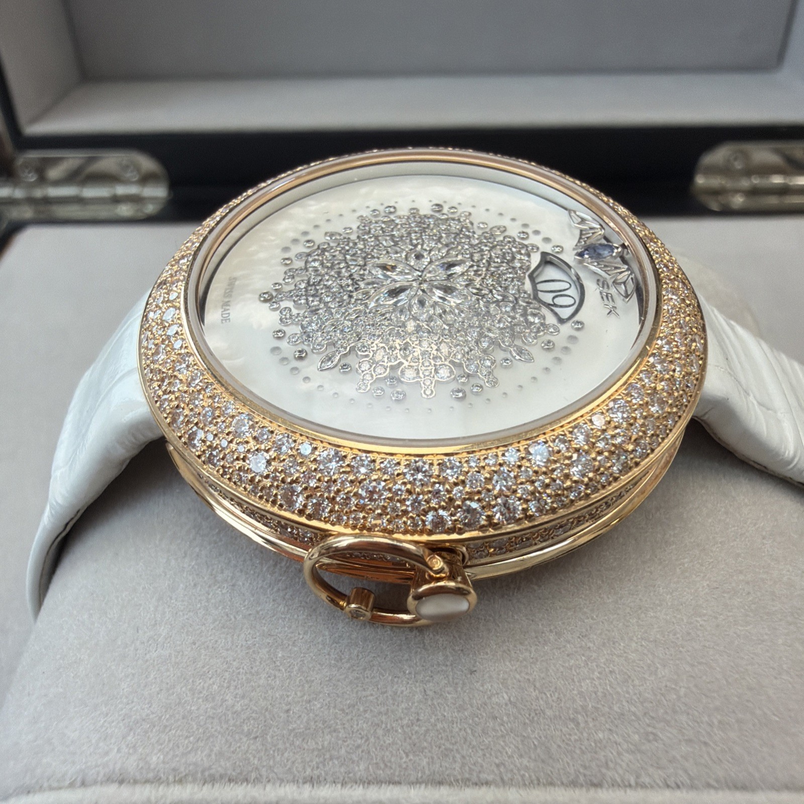 Hysek Kalysta Exotic Tale Jumping Hour KA3926R95 18k Rose Gold Mop Full Diamond