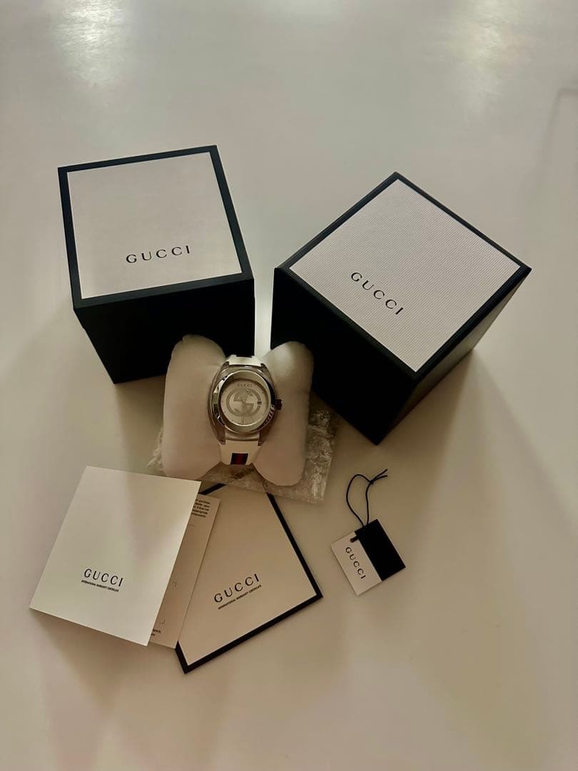New GUCCI SYNC rubber watch white