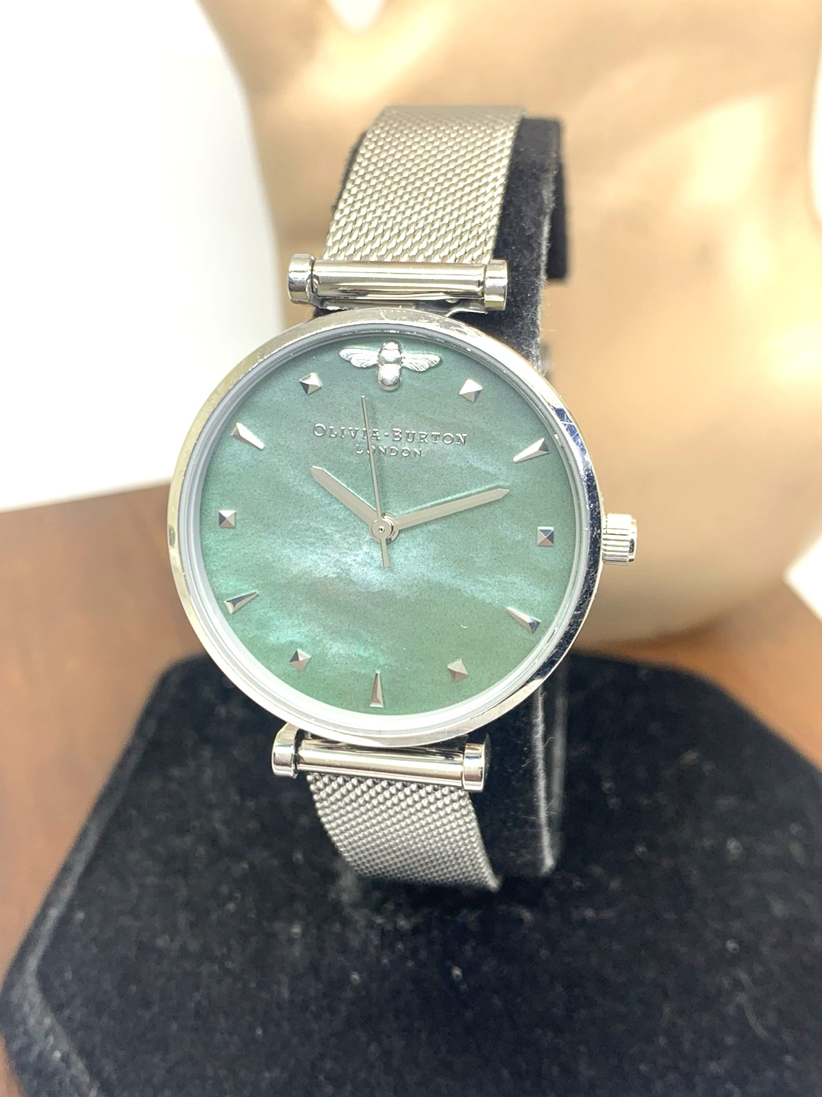 Olivia Burton Women’s Watch OB16AM151 Quartz Green Mother of Pearl Dial 30mm