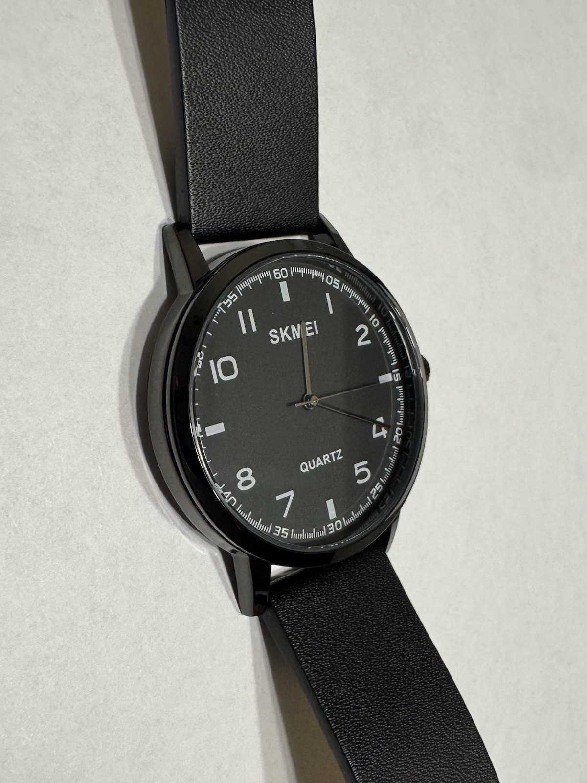SKMEI Men’s Quartz Analog Watch Black Dial Leather Strap 40mm