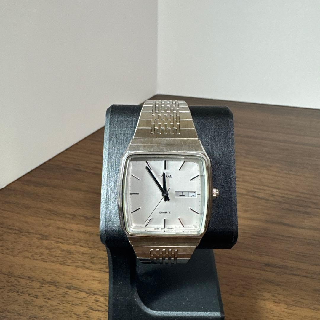 Unknown Quartz Silver Dial Stainless Steel Men’s Wristwatch Analog Watch