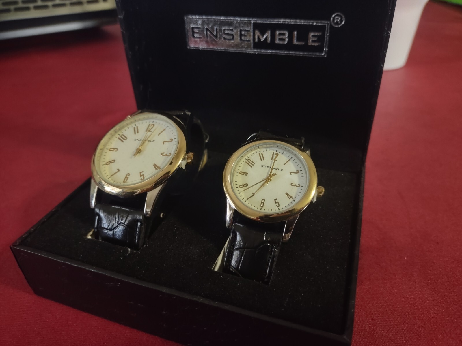 **VERY CLEAN**Handsome men gold ez reader watch Ensemble His And Hers Set