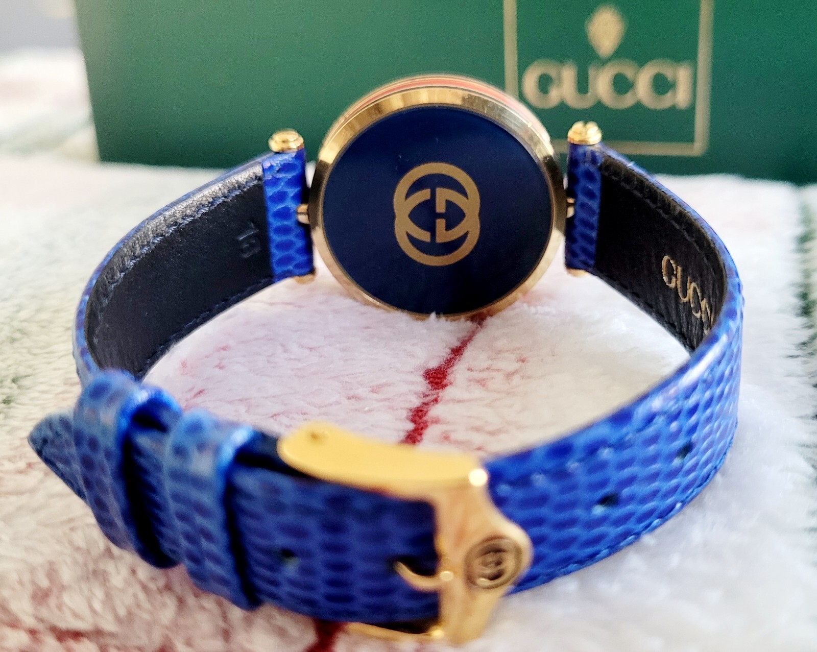 Gucci 2000M,Authentic,Unique,Beautiful,Scratch Free Crystal,One Of A Kind,30 MM.