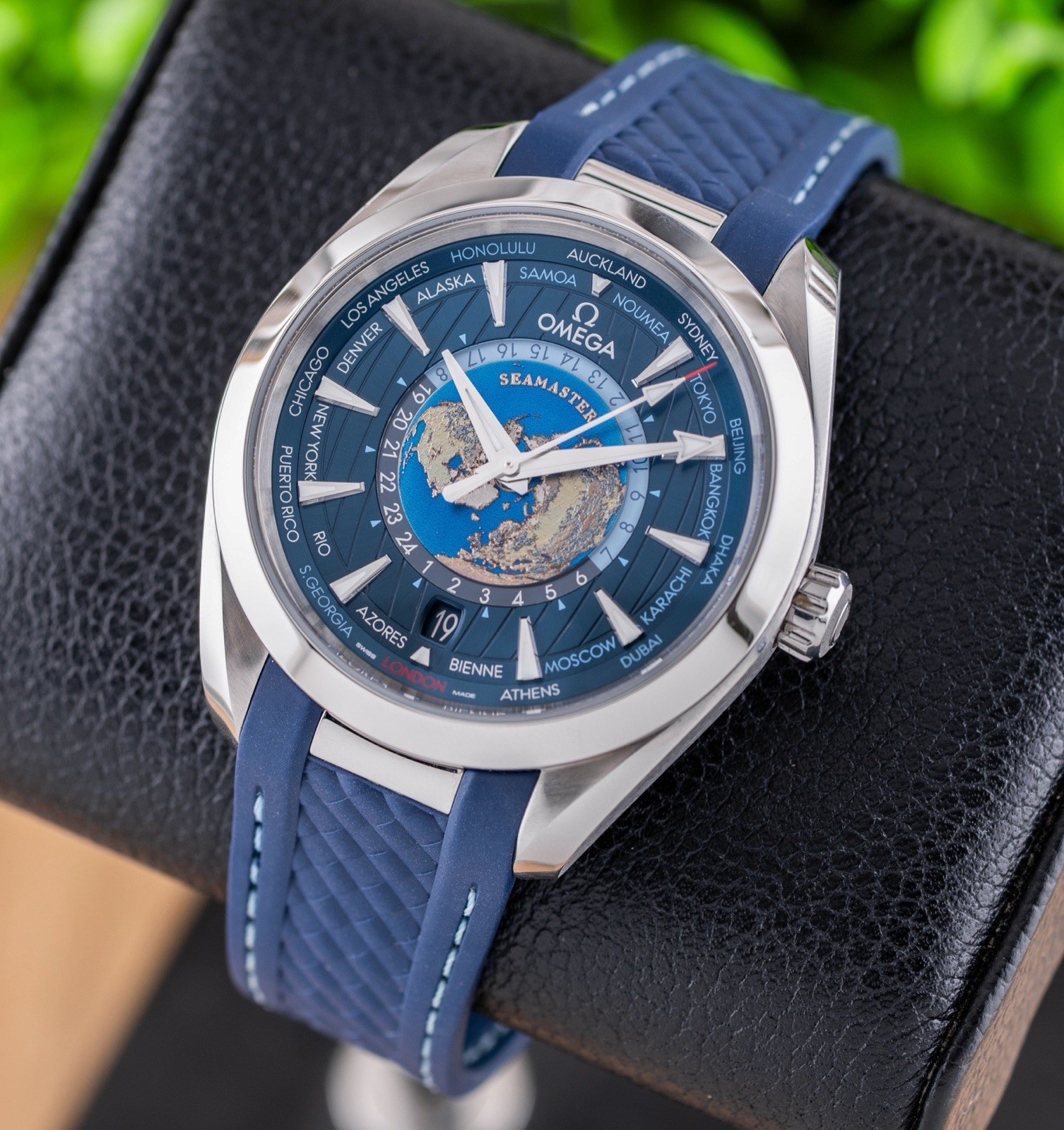 Omega Seamaster Aqua Terra Worldtimer 220.12.43.22.03.001 with Box & Papers!!