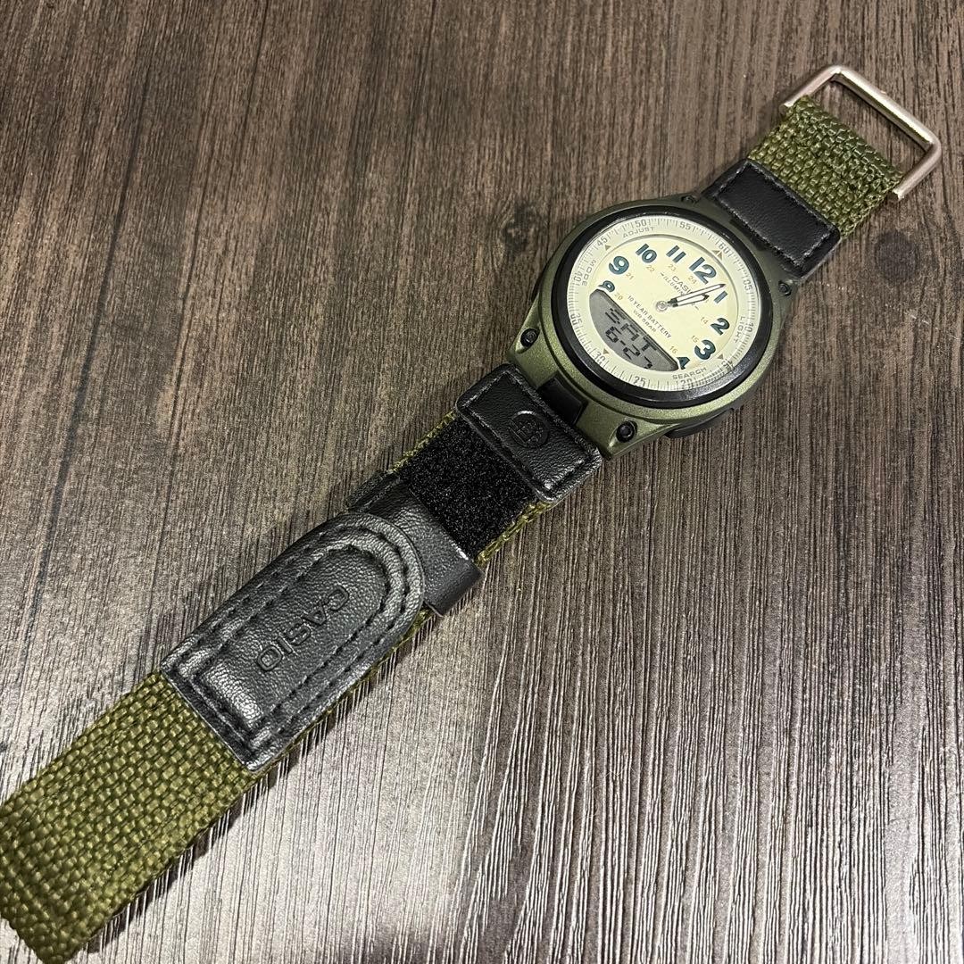Excellent condition CASIO AW-80 2747 green digital-analog watch.