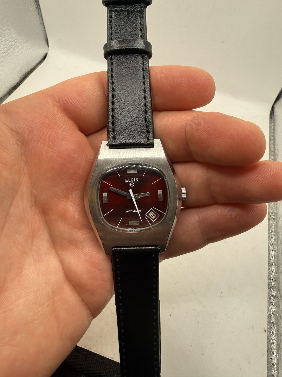VINTAGE Elgin Automatic Watch Red Dial 17 Jewels Swiss Cal 333 Steel Date RUNS