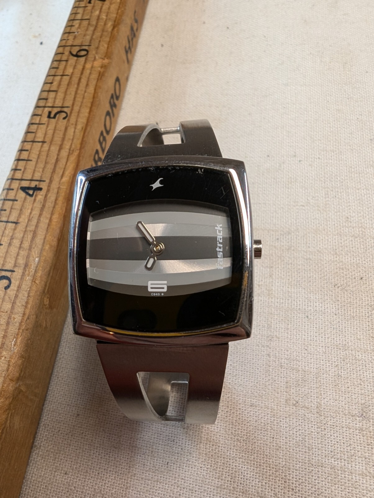 Ladies Stainless Bangle FasTrack By Titan India Quartz – Fresh Battery