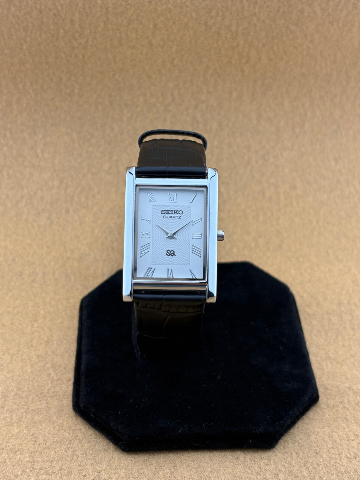 WHITE DIAL Vintage Seiko Slim Quartz men’s Wristwatch