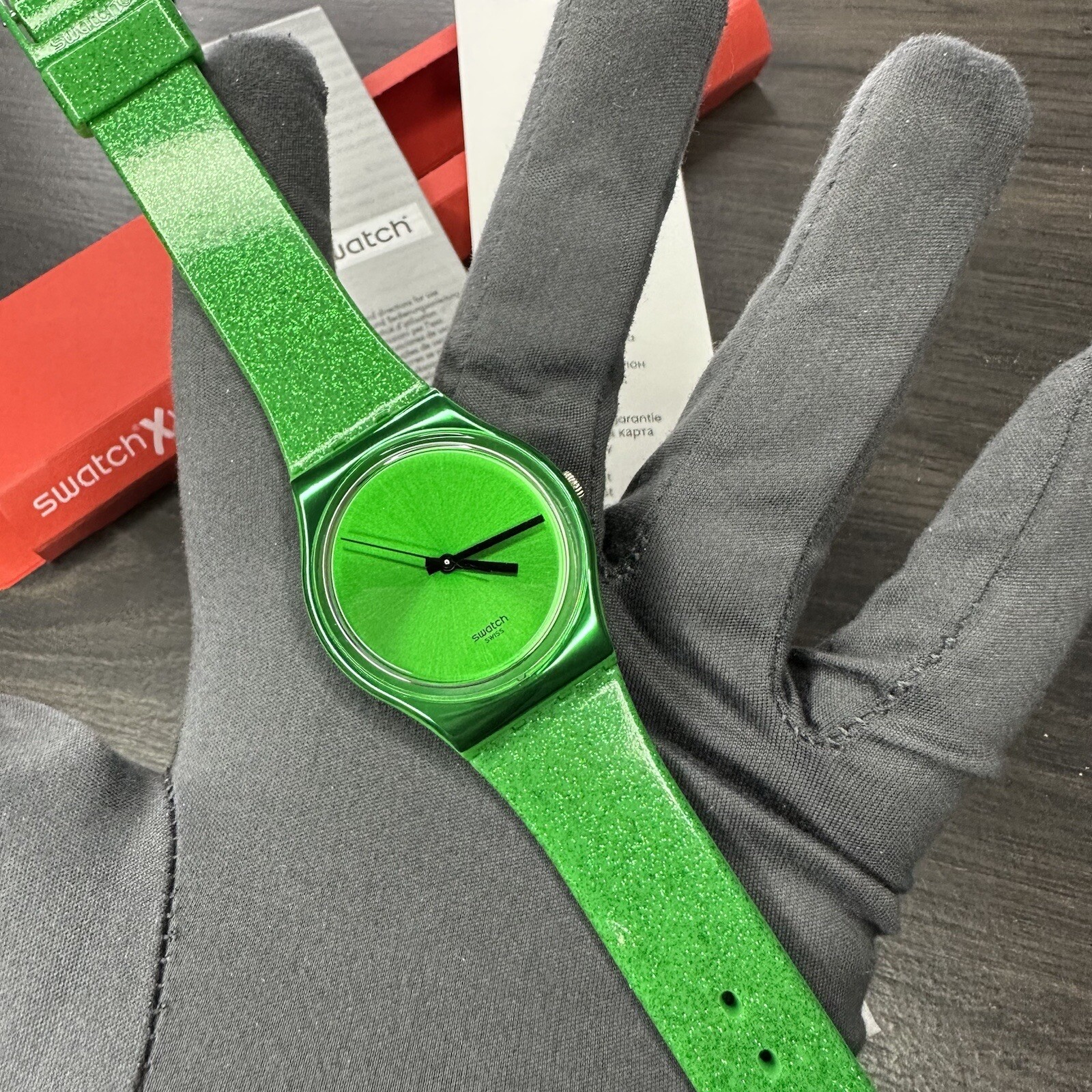 NEW✅ LIMITED EDITION✅ Swatch DEEP SHINE GREEN GG213 Glitter Green Silicon Watch
