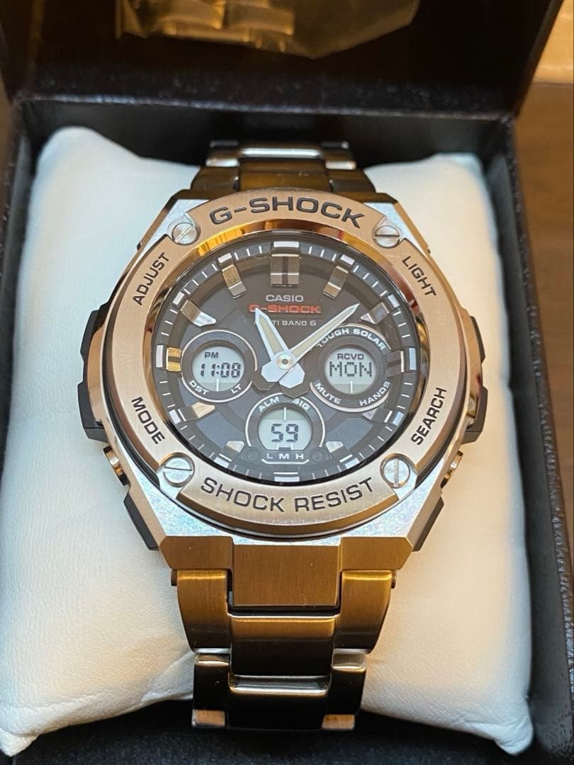 Near G SHOCK GST W310D 1AJF Radio Solar