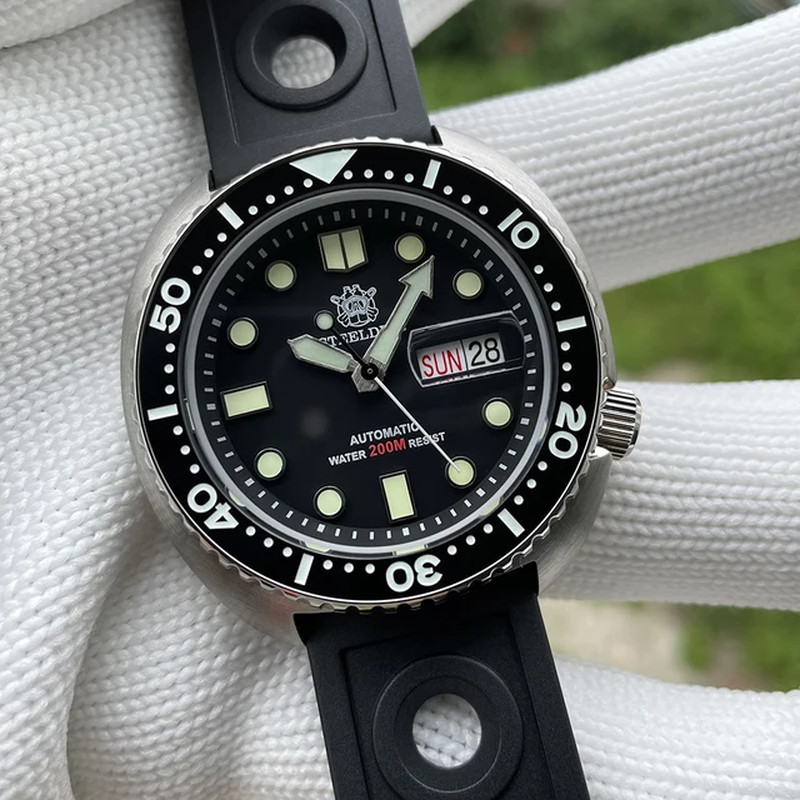 “Ultimate Diver’s Timepiece: Luxury Men’s Wristwatch with Abalone Dial, Swiss Lu