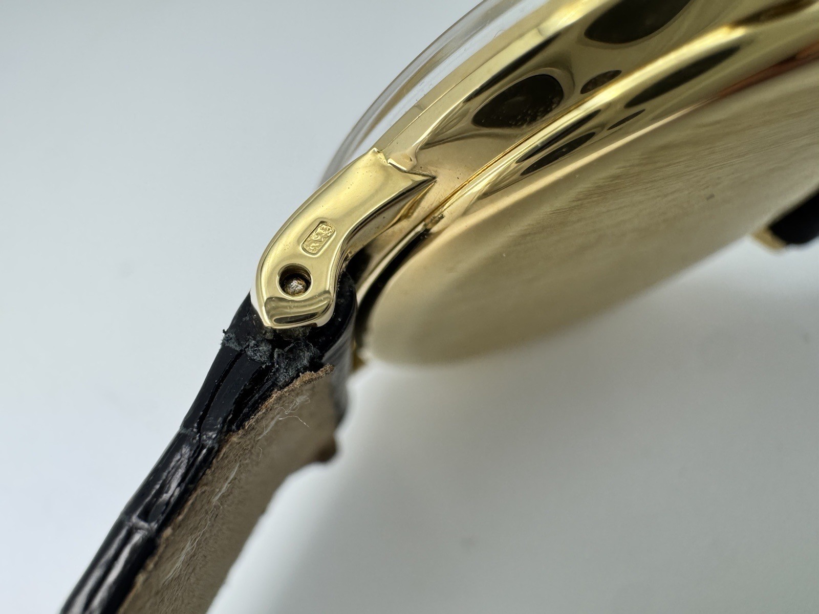 1960s Universal Genève Chronometer Automatic 18K Gold Micro-rotor 218-2
