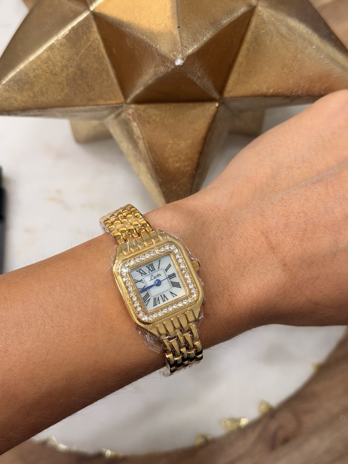 Gold-tone Square Dial Women’s Watch – Waterproof Elegant Style with Rhinestones