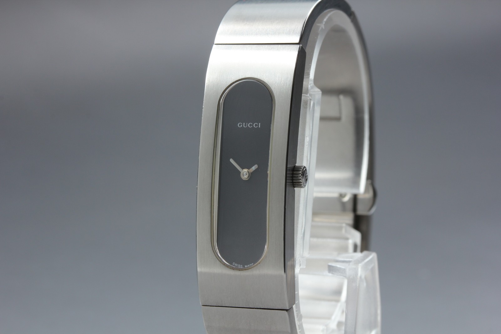 [Near MINT+] GUCCI 2400S 14mm Black Dial Bangle Quartz Women’s Watch From JAPAN