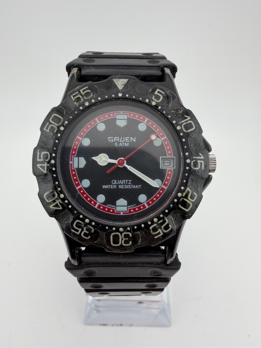 Gruen 34.4mm Quartz Wristwatch 5 ATM Rotating Bezel Black Dial 34mm