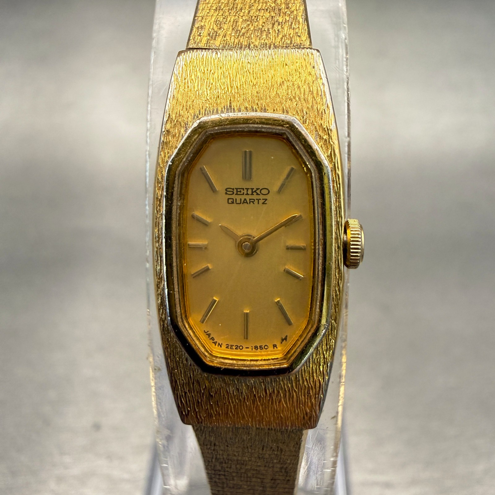 Seiko Watch Women 13mm Gold Dial Gold Tone Oval 2E20-6469 New Battery Vintage