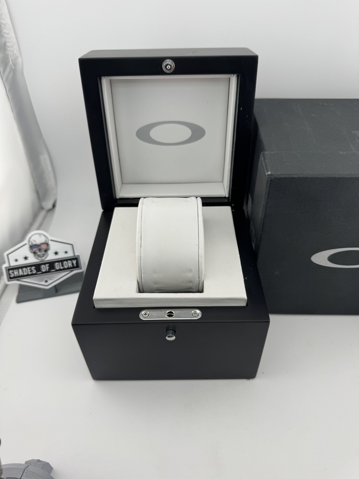 OAKLEY MINUTE MACHINE POLISHED TITANIUM W/ RED DIAL WATCH 10-251 TIME TANK GEN 2
