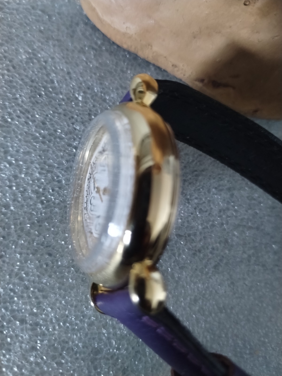 QUINTEL.ANTIMAGNETUC MANUAL WIND WATCH with Genuine Pigskin