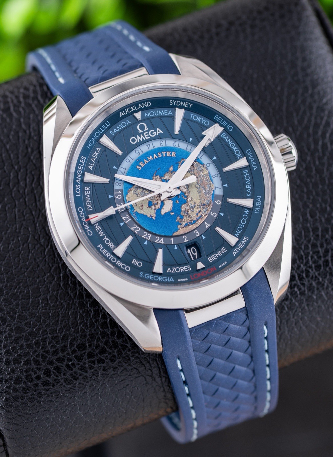 Omega Seamaster Aqua Terra Worldtimer 220.12.43.22.03.001 with Box & Papers!!