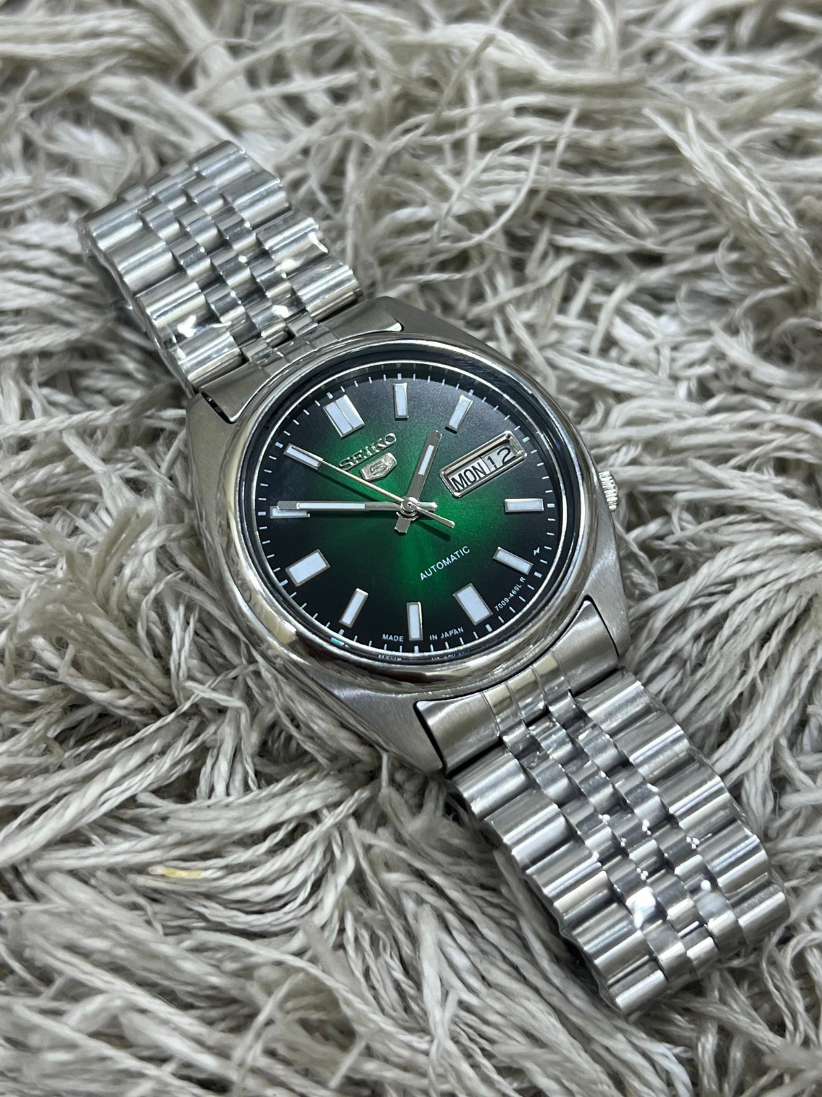 Seiko 5 Automatic Green and Black Dial Mens Watch Japan Made 7009