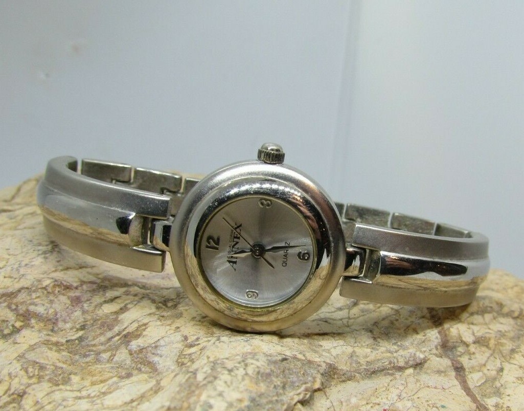 Casual Corner Bracelet Watch Annex Silver tone Women’s Link round face