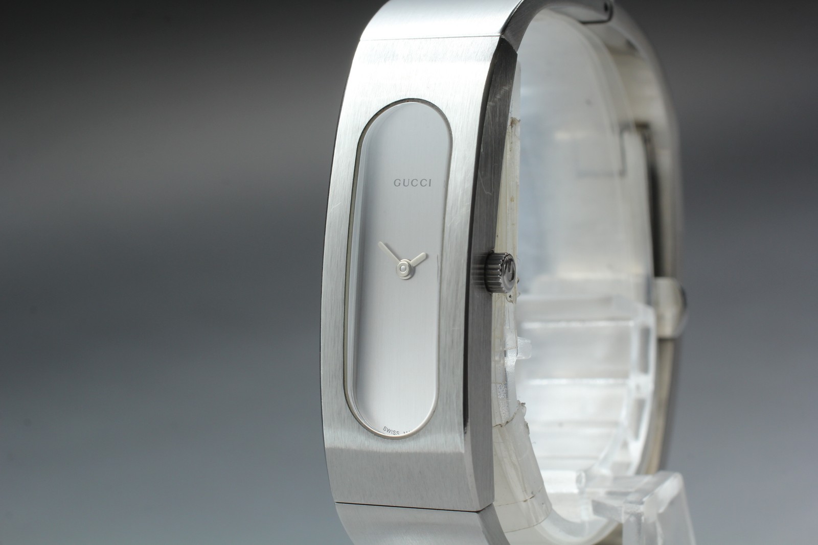 [Near MINT] GUCCI 2400S 14mm Silver Dial Qz Bangle Watch Women’s Watch JAPAN