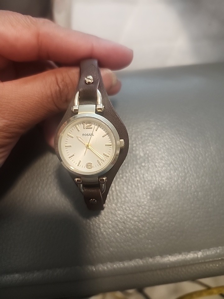 Women’s Fossil Wrist Watch —- Reloj de Mujer Marca Fossil